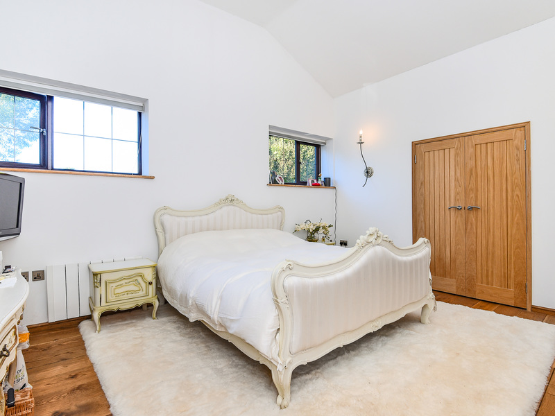 4 Bed Equestrian For Sale in Horsham